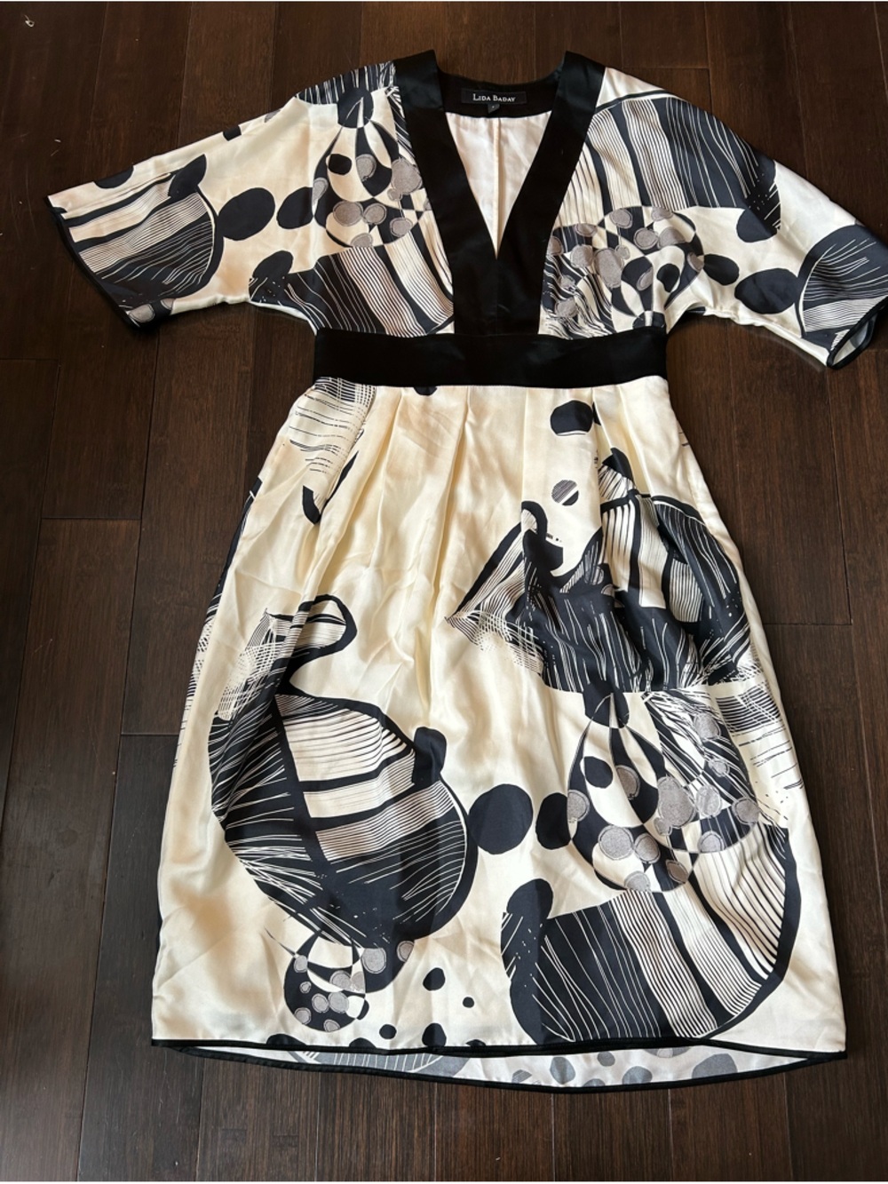 Lida Baday Black & Cream Printed V-Neck Dress. Side zip.  Silk!  Made in Canada!
